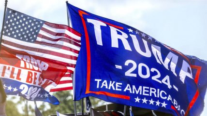 Despiden a trabajador de emergencias por negarse a ayudar en casas con carteles de Trump Despiden a trabajador de emergencias por negarse a ayudar en casas con carteles de Trump