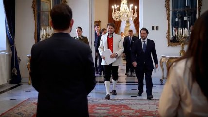   Con traje típico, embajador de Noruega presentó sus cartas credenciales al Presidente Boric 