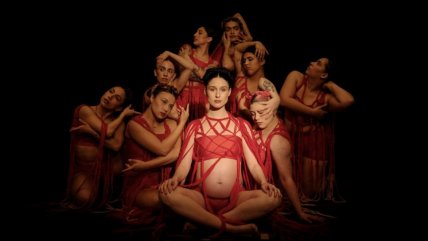   Francisca Valenzuela registró su embarazo en el video de su sencillo 