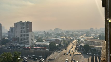   Humo por incendios forestales marca la tarde en Santiago 