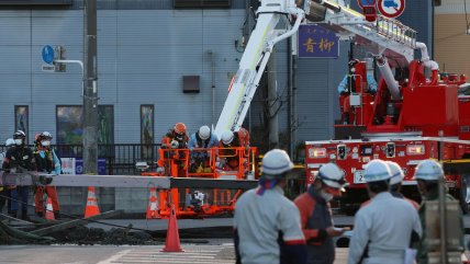   Japón: Camionero lleva tres días atrapado en gran socavón y rescatistas creen que tardarán aún más 
