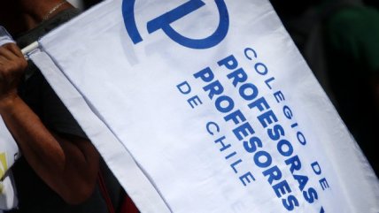   Santiago: 15 colegios aún permanecen sin clases por paro de profesores 