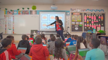  Profesores chilenos pueden ganar desde 40 millones anuales enseñando en EEUU  