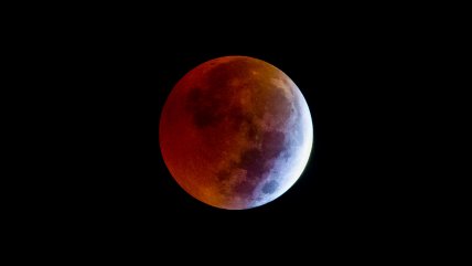   Eclipse total: la Luna se bañó de rojo 