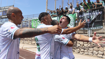   Wanderers se encaramó al liderato con un dramático triunfo en su visita a San Marcos de Arica 