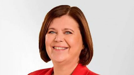 Ministra de Islandia renunció tras admitir que tuvo un hijo con menor de edad hace 30 años Ministra de Islandia renunció tras admitir que tuvo un hijo con menor de edad hace 30 años