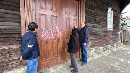 Delincuente vandalizó la histórica iglesia Santa María de Achao Delincuente vandalizó la histórica iglesia Santa María de Achao