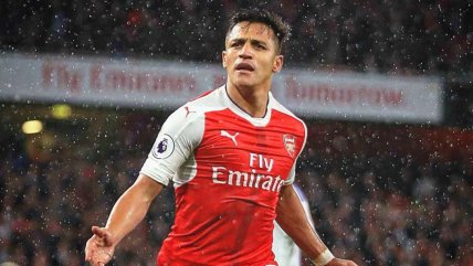  Alexis Sánchez se sumó a los festejos de Arsenal en la Champions 