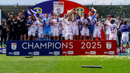   Leeds remontó sobre la hora y se alzó campeón en ajustado cierre de la Championship 