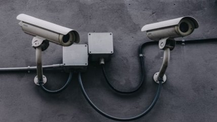  Carabineros detectó sistema de vigilancia en departamentos con drogas y armas en Lo Espejo  