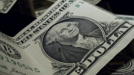   El dólar se dispara tras anuncio del Banco Central de comprar reservas internacionales 