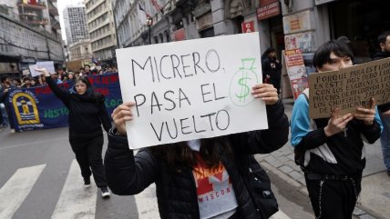   Estudiantes de Santiago y Valparaíso protestaron por uso restringido de la TNE 
