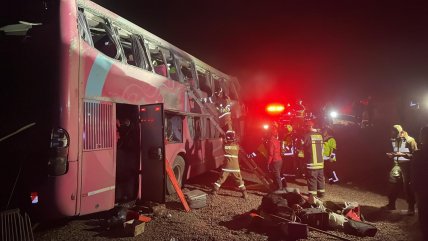   Bus de pasajeros volcó en la Ruta 5 Norte: Al menos tres fallecidos y múltiples heridos 