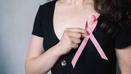   La importancia de los exámenes para detectar precozmente el cáncer de mama en mujeres jóvenes 