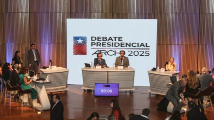   Con duros cuestionamientos: así fue el debate radial entre Jara y Kast 